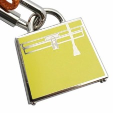 Collier en cuir pendentif